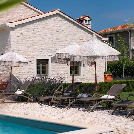 Moonlight 2 For 12 Persons Near Porec With Private Heated Pool - 45 M2 & Playground فيلة *
