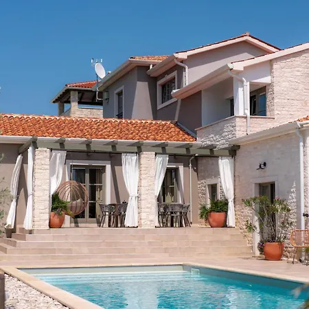 فيلة Moonlight 2 For 12 Persons Near Porec With Private Heated Pool - 45 M2 & Playground *